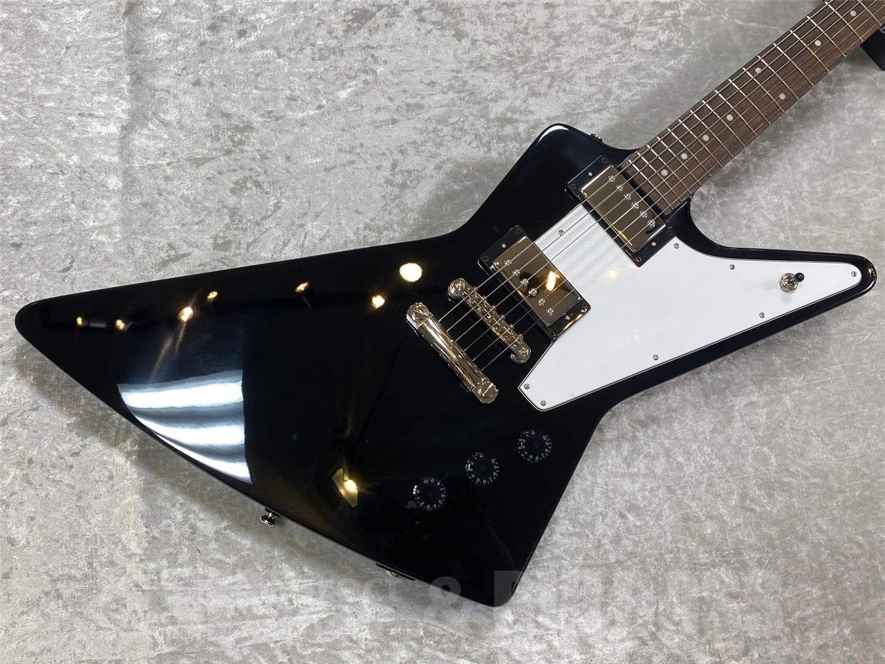 Epiphone Explorer Ebony エピフォン エクスプローラ 美品 ギブソンデザインを継承!【Epiphone】 Explorer Ebony 大分店に