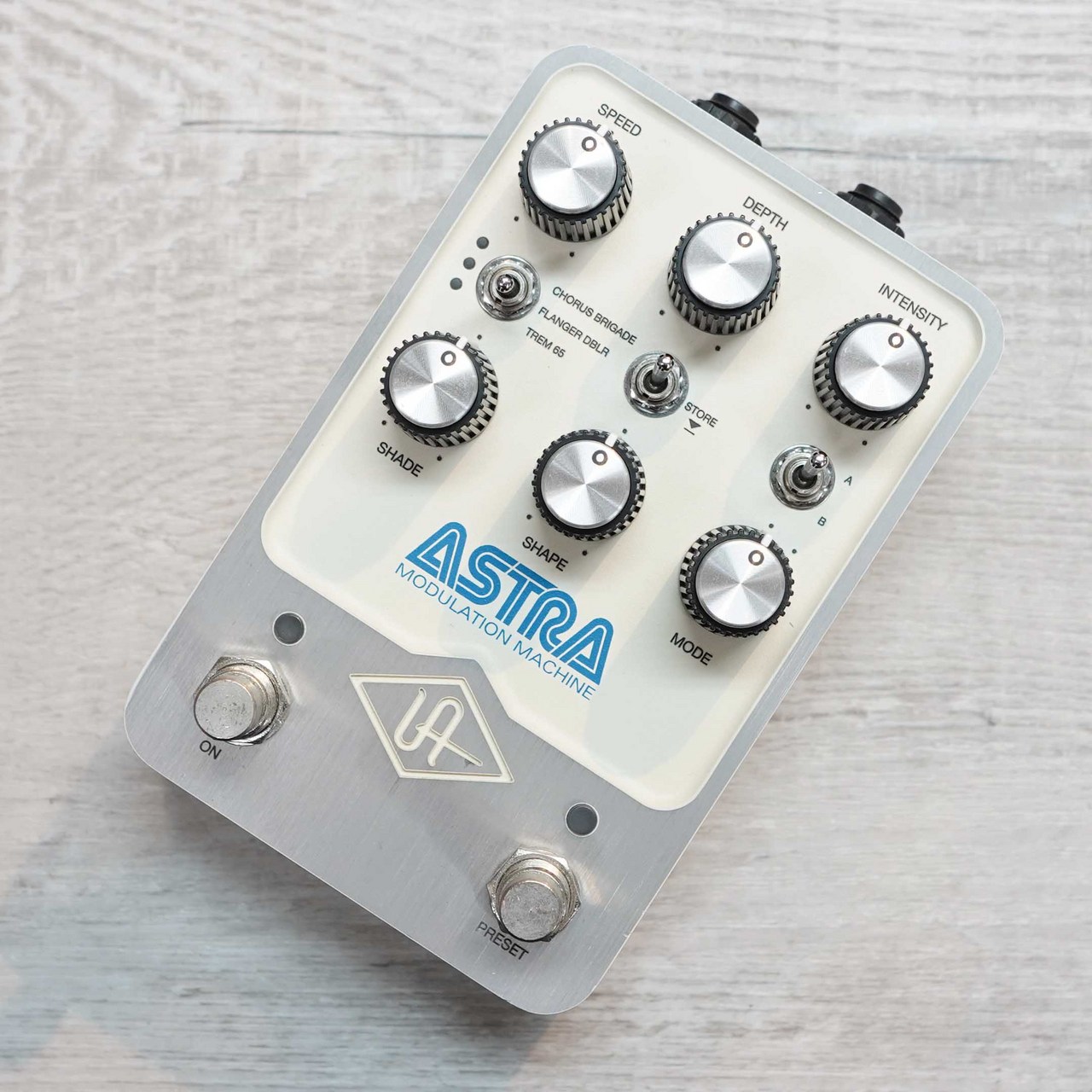 Universal Audio UAFX Astra Modulation Machine（中古）【楽器検索