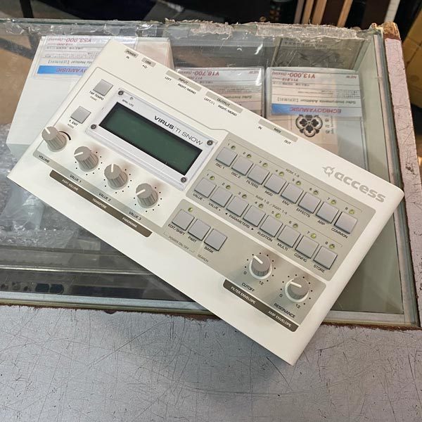 Access VIRUS TI Snow（中古）【楽器検索デジマート】