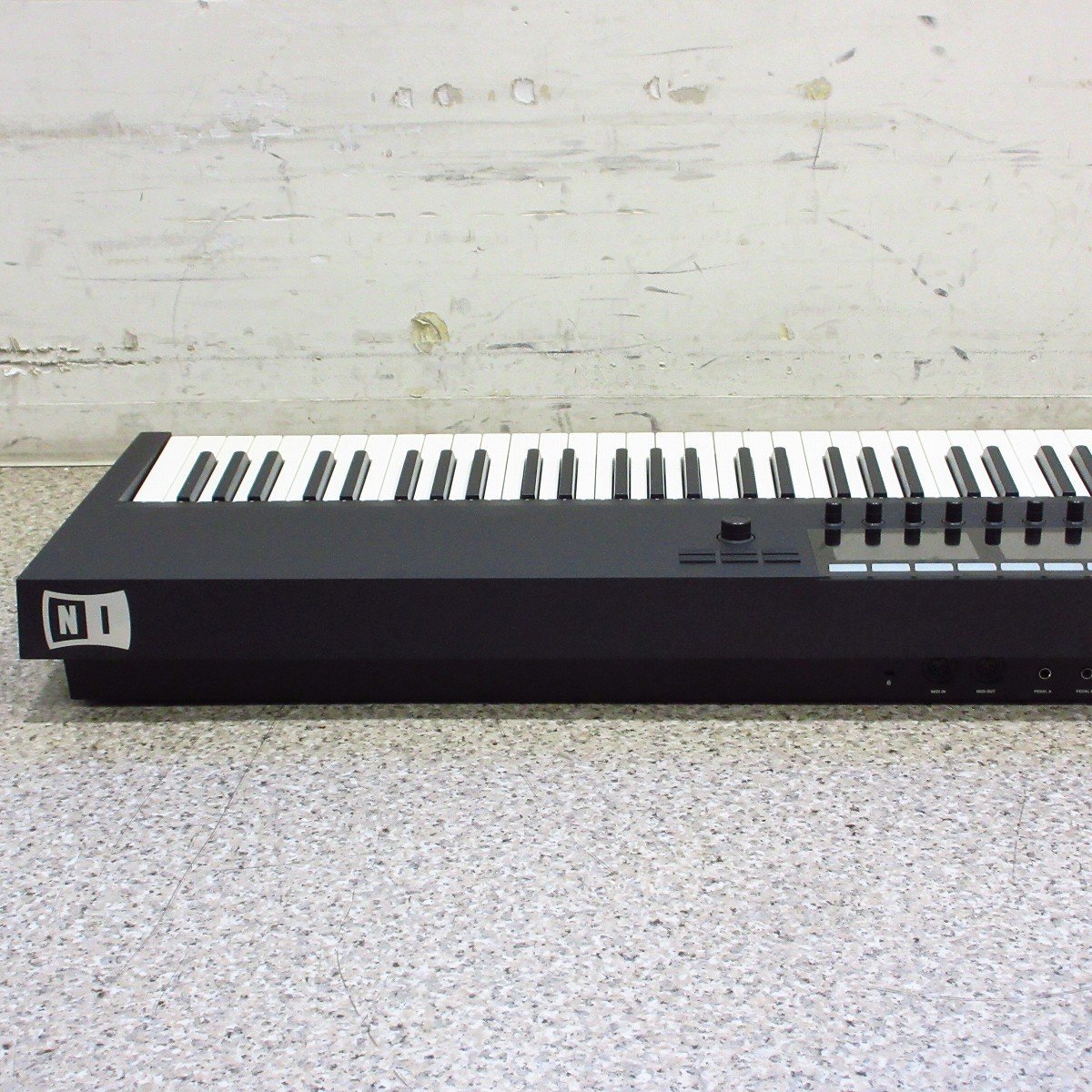 NATIVE INSTRUMENTS Komplete Kontrol S88 Mk2 【横浜店】（中古