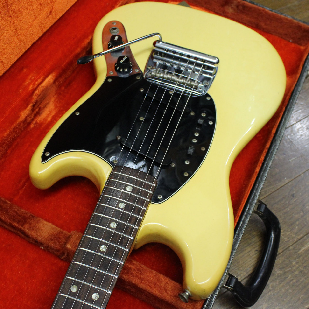 Fender Mustang Olympic White フェンダー ムスタング 1978年製です