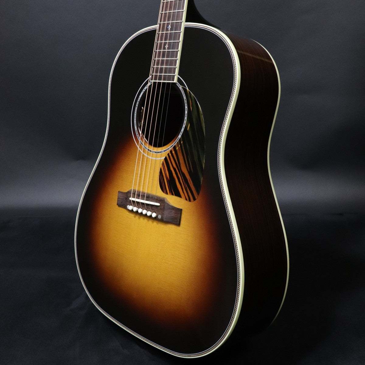 Gibson Dealer Select J-45 Custom with Flower Inlay Vintage
