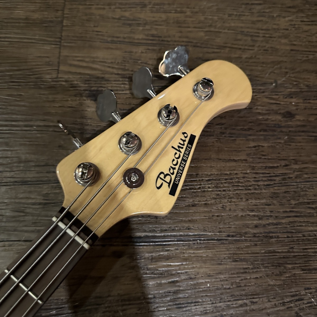 Bacchus BJB-300R 3TS Universe series Electric bass（中古