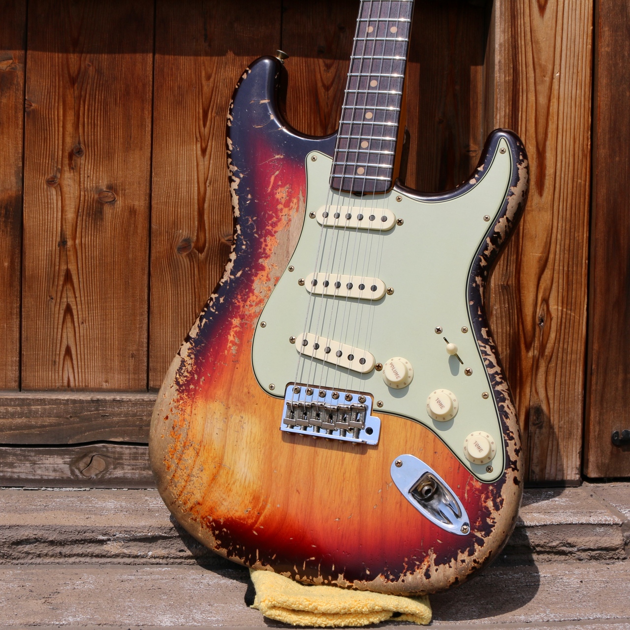 レリック加工　Fender Stratocaster ？サンバースト Fender Custom Shop 1960 Stratocaster Heavy Relic [Aged Black over