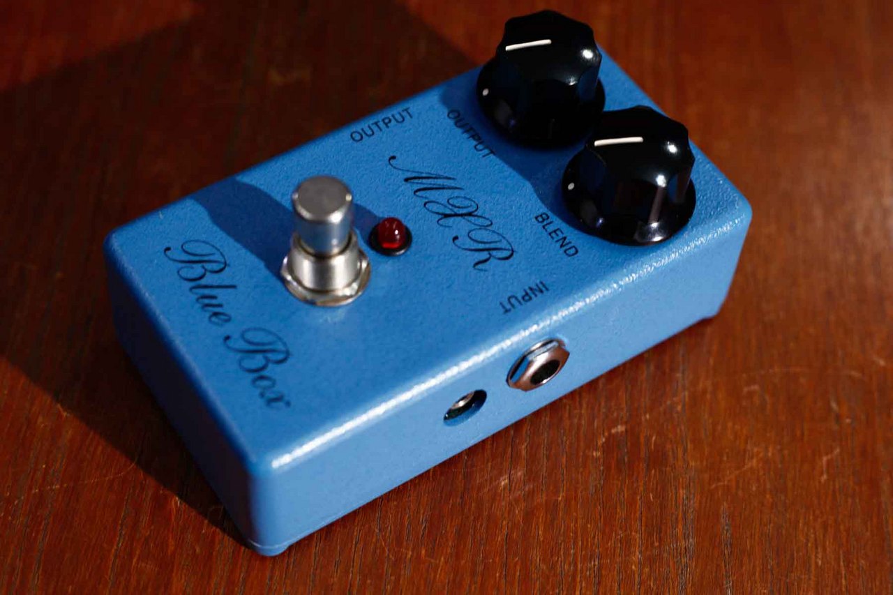 MXR Blue Box スクリプトロゴ Feature – 1975 MXR Blue Box