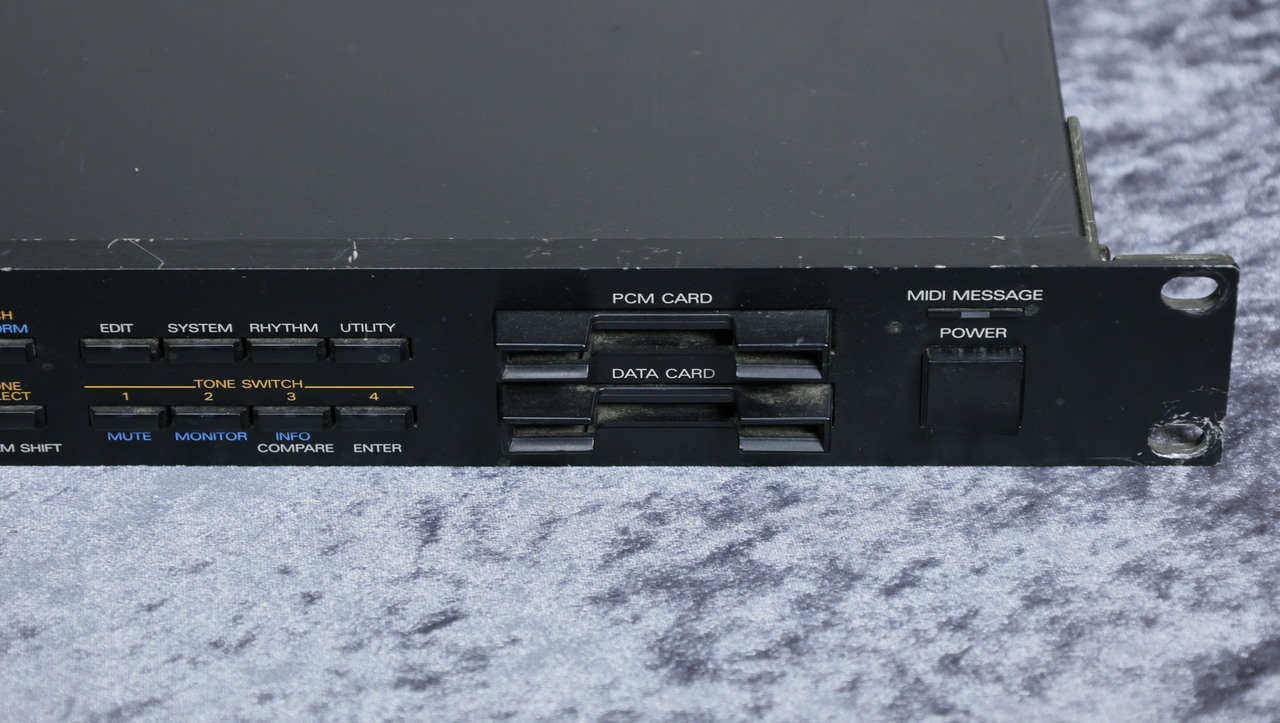 Roland JV-880【中古】（中古）【楽器検索デジマート】