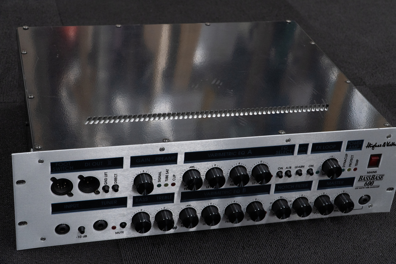 Hughes & Kettner QT 600 ベース用アンプ Hughes&Kettner Quantum QT600 Bass Amplifier ヒュースアンド