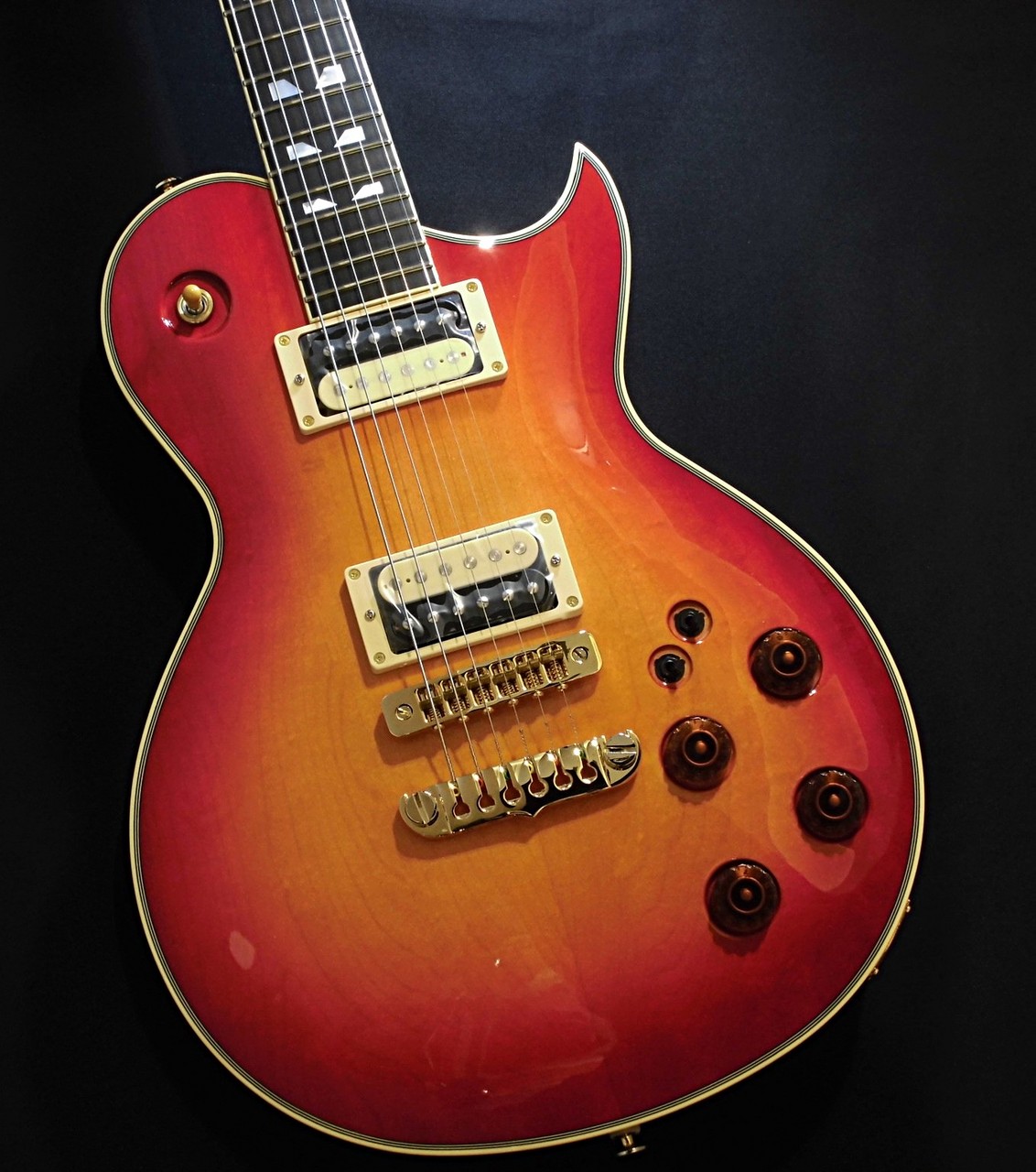 Aria Pro II PE-R100 / FR (Flashing Red)【日本製】【チョイキズ特価