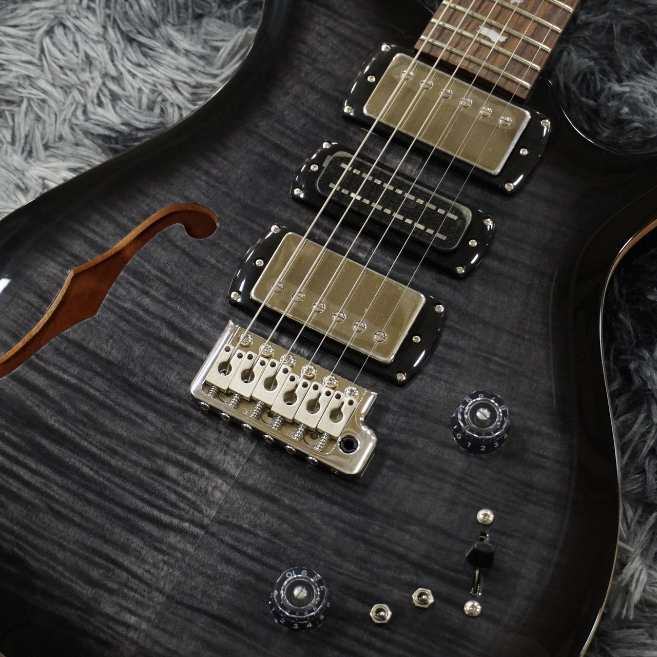 PRS Paul Reed Smith SE ONE 中古 ブラック レア PRS Studio Black ポールリードスミス(Paul Reed Smith) 【 ミーナ町田