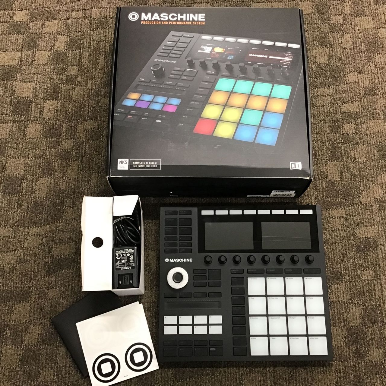 NATIVE INSTRUMENTS MASCHINE MK3【現物写真】（中古/送料無料）【楽器