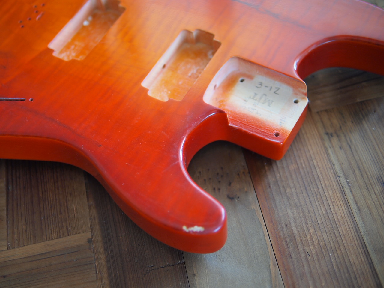 MJT Flat Top Stratocaster Body HH - Spalted Figured Maple Top/Basswood -  Cherry Sunburst - Medium Relic（新品特価/送料無料）【楽器検索デジマート】