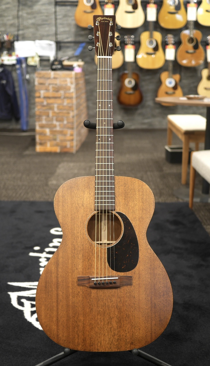 Martin OOO-15M オールマホガニー単板、純正ケース付き。 Martin 2018年製 OO-15M オールマホガニー単板 良好 極美品