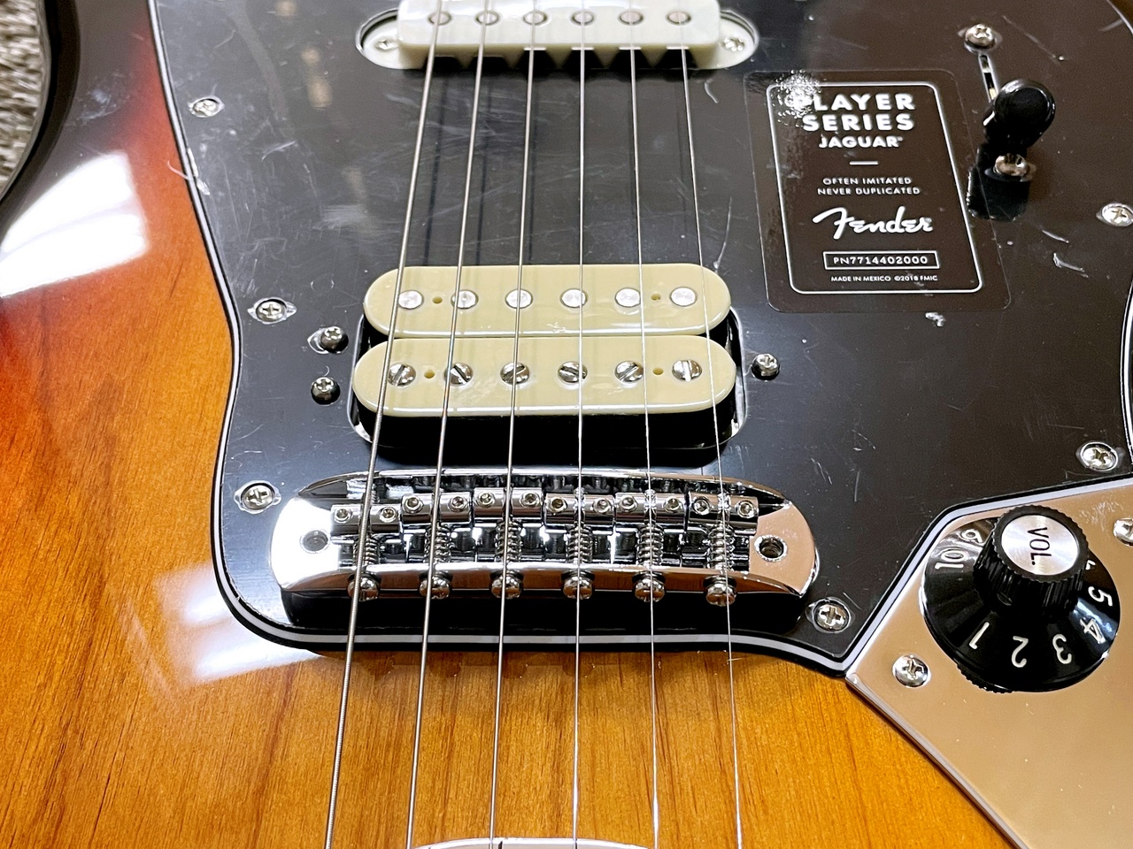 Fender Player Jaguar 3-Color Sunburst / Pau Ferro【アウトレット