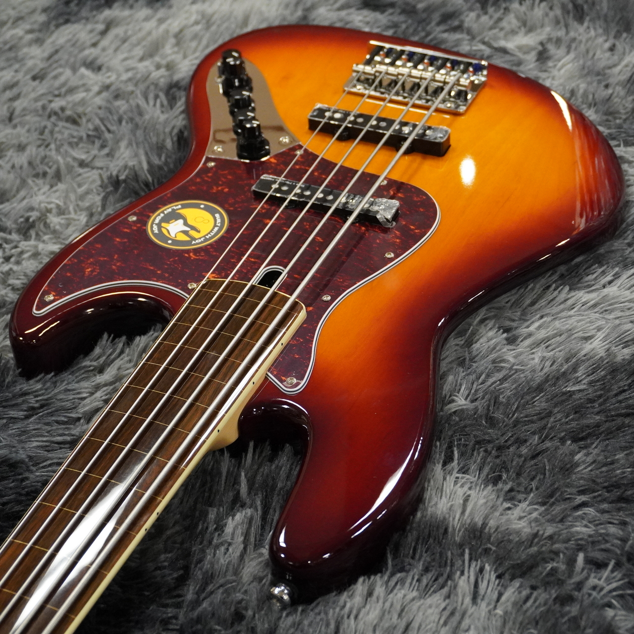 Sire V7 Alder FL 【動作確認済】 エレキベース フレッドレス Sire V7 Alder FL 【動作確認済】 エレキベース フレッドレス