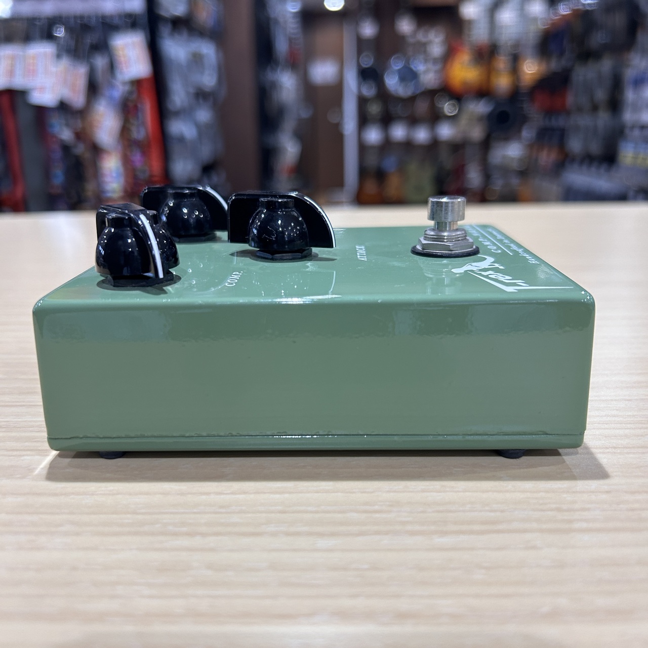 ギター T-REX COMP NOVA → T-REX EFFECTS ← Pedals for guitar and bass players!