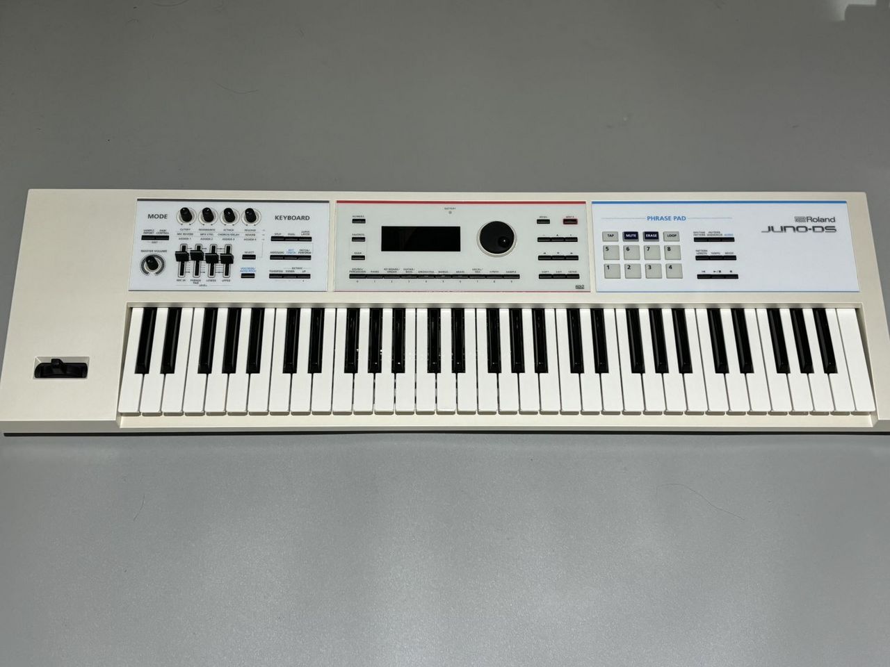 ★★タイムセール中★★Roland JUNO-DS 61鍵ホワイト 1セット限定！Roland JUNO-DS61 ホワイトカラー アクセサリー付き