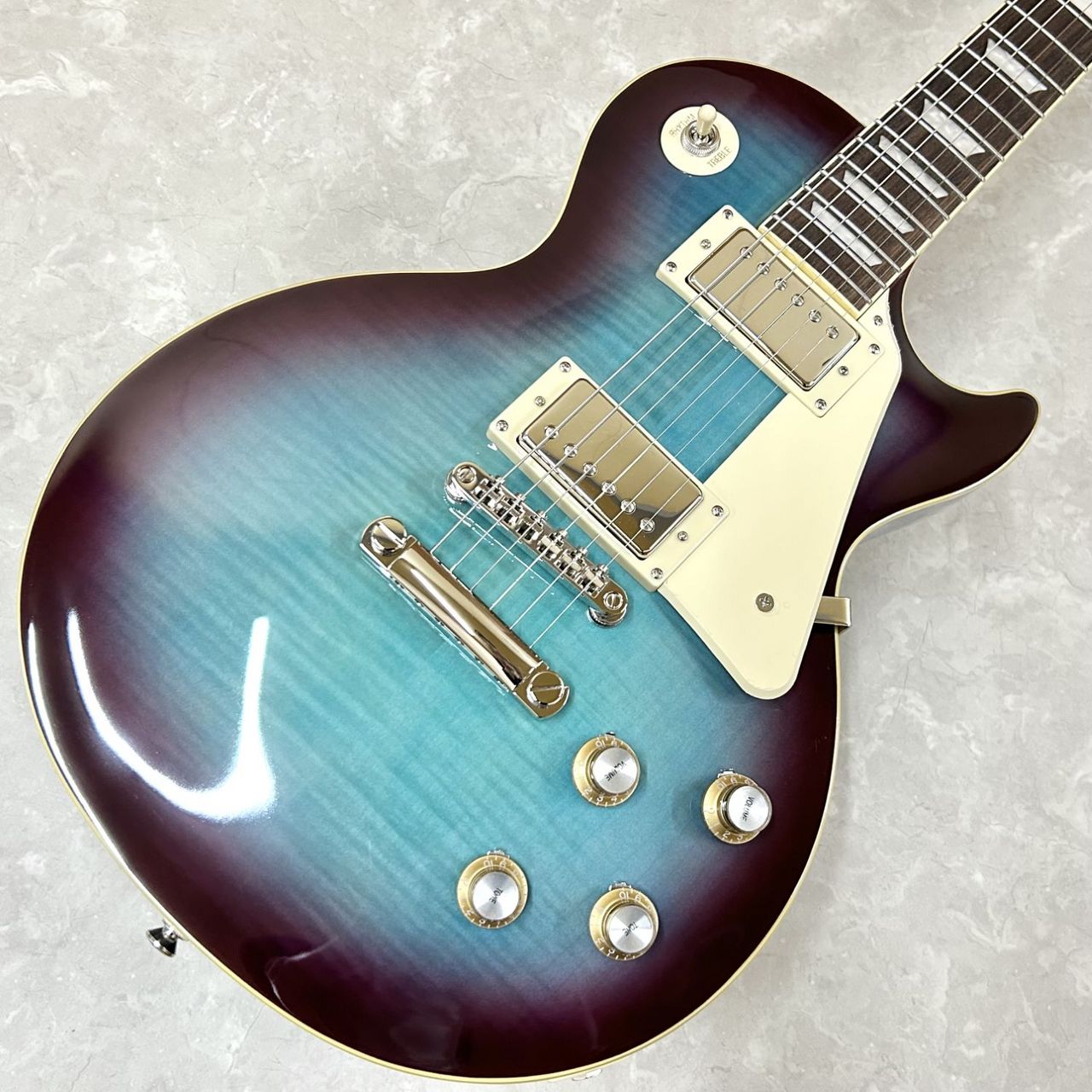 Lucy、ブルーフルーテッドハーフレース　フルーツボール、 Gibson Les Paul Standard 60s Figured Top Blueberry Burst エレキ