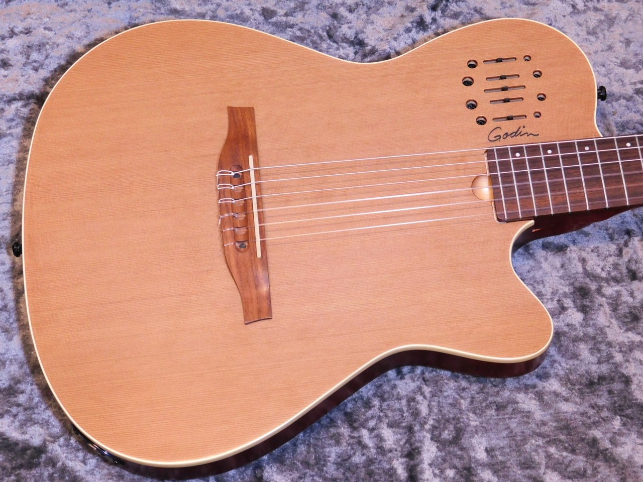 Godin Multiac Nylon Encore 中古美品 Godin Multiac Nylon Encore Natural SG（中古）【楽器検索デジマート】