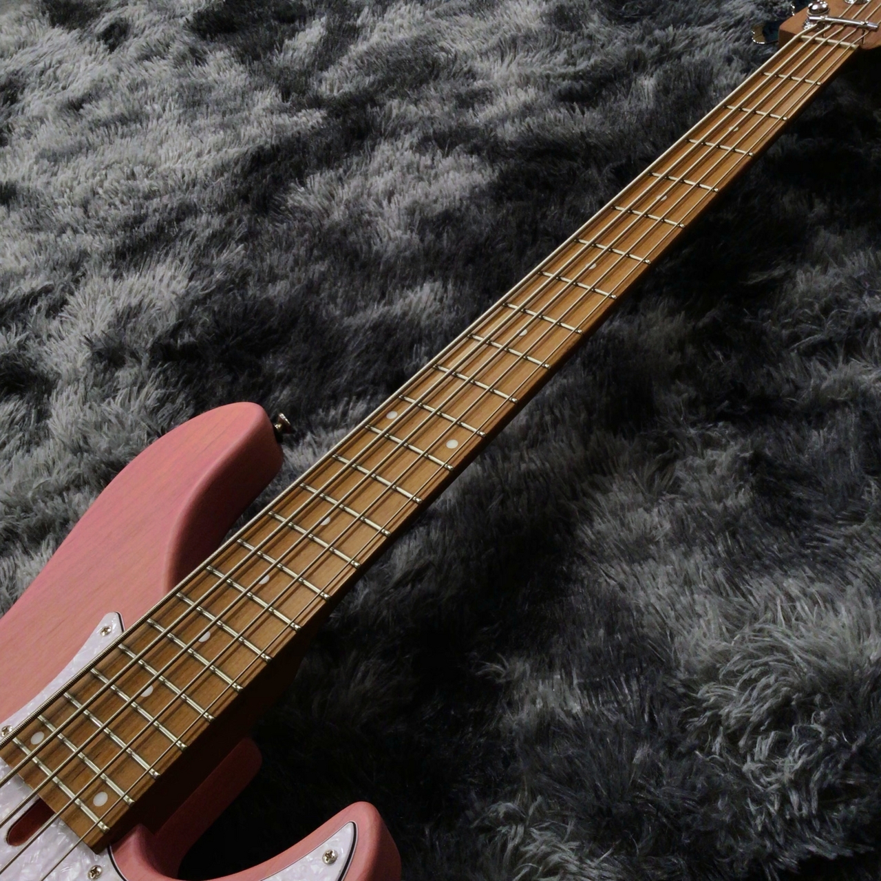 Bacchus エレキベース ピンク 生産完了カラー Bacchus ピンク エレキベース 生産終了カラー