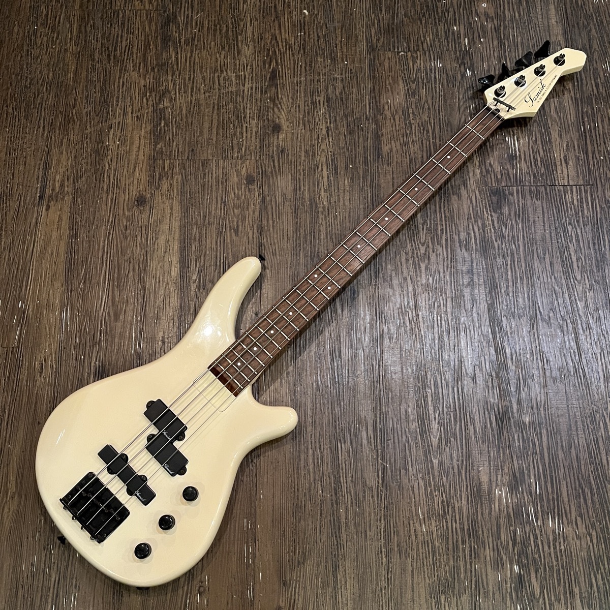 Samick The First Runner In Selection Performance Electric Bass