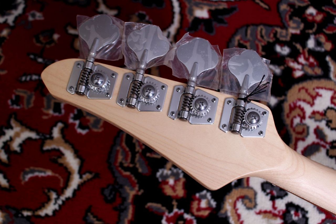 FUTRA FJS-500 3TS Strato Bass 34インチスケール・ストラト型ボディ