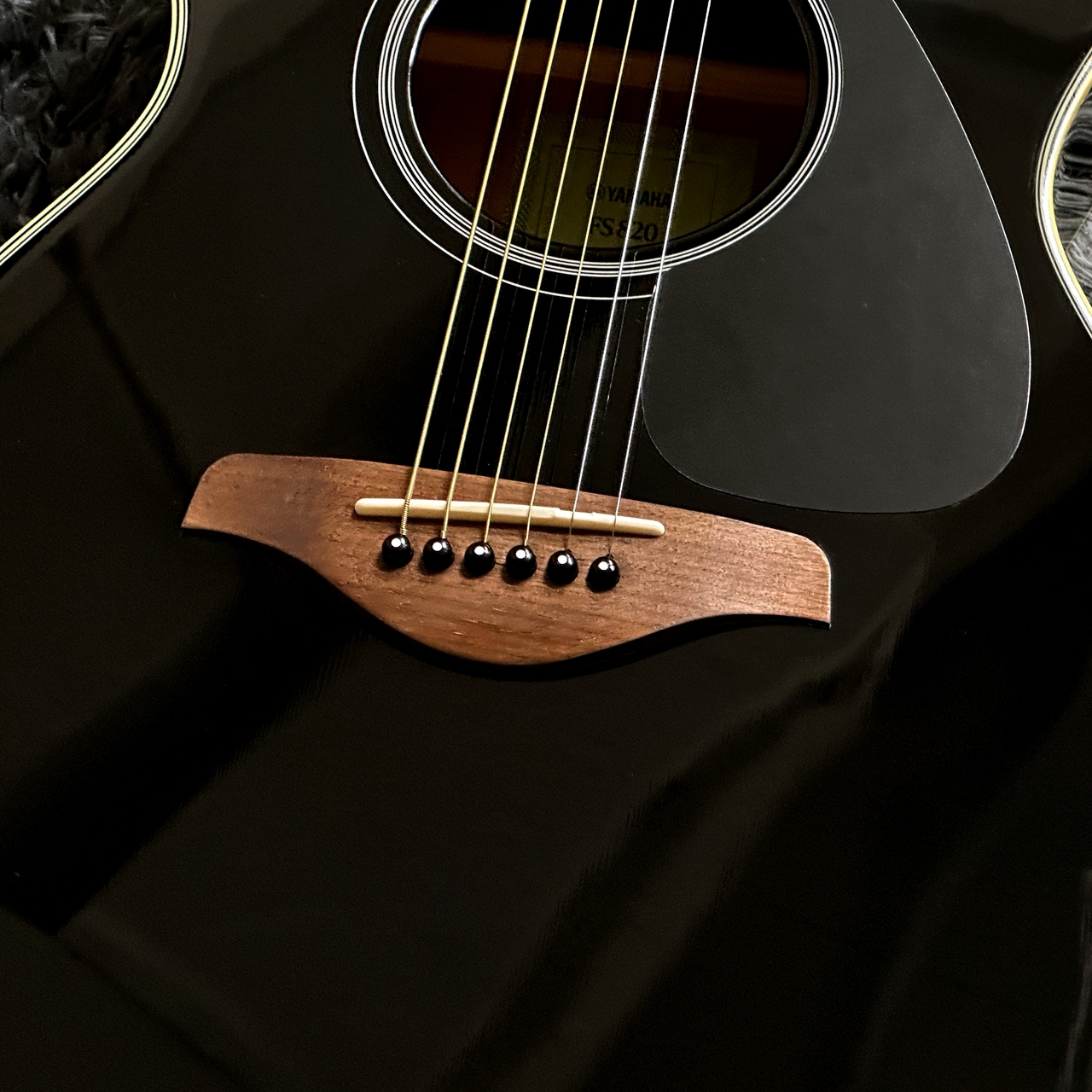 YAMAHA FS820 BL (Black) 【定番ビギナー向けアコギ】【通販限定
