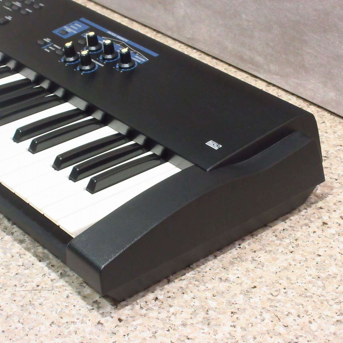 Roland JUNO-D Limited Edition 
