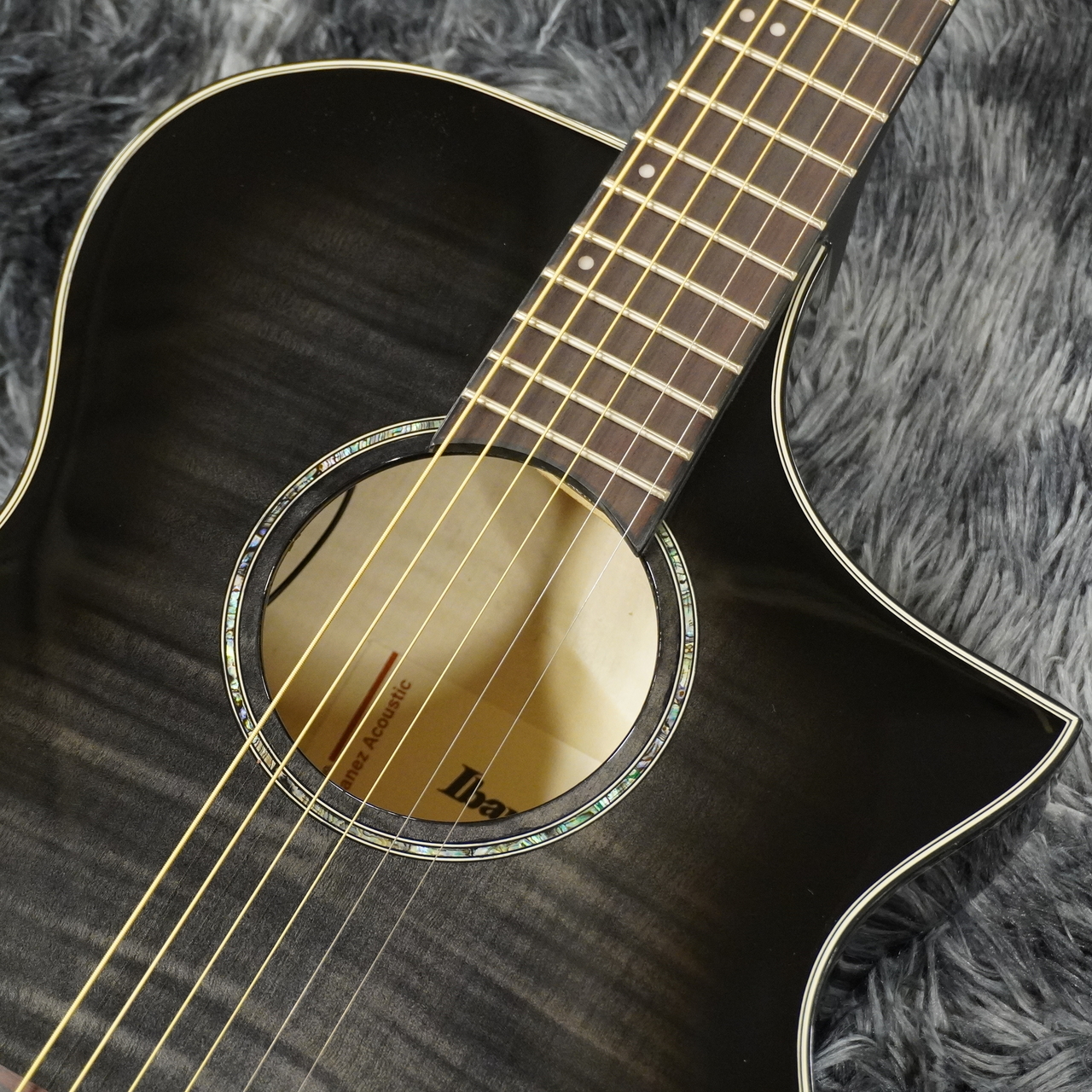 2023.03購入ほぼ未使用Ibanez エレアコブラックAEWC400-TKS Ibanez AEWC400-TKS (Transparent Black Sunburst High Gloss