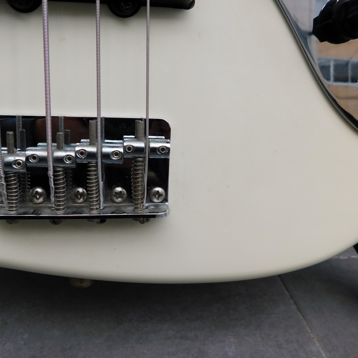 Bacchus BJB-1R バッカス ジャズベース JAZZ BASS 白 新品同様）Bacchus BJB-1R JAZZ BASS ホワイト色 新品同様）Bacchus