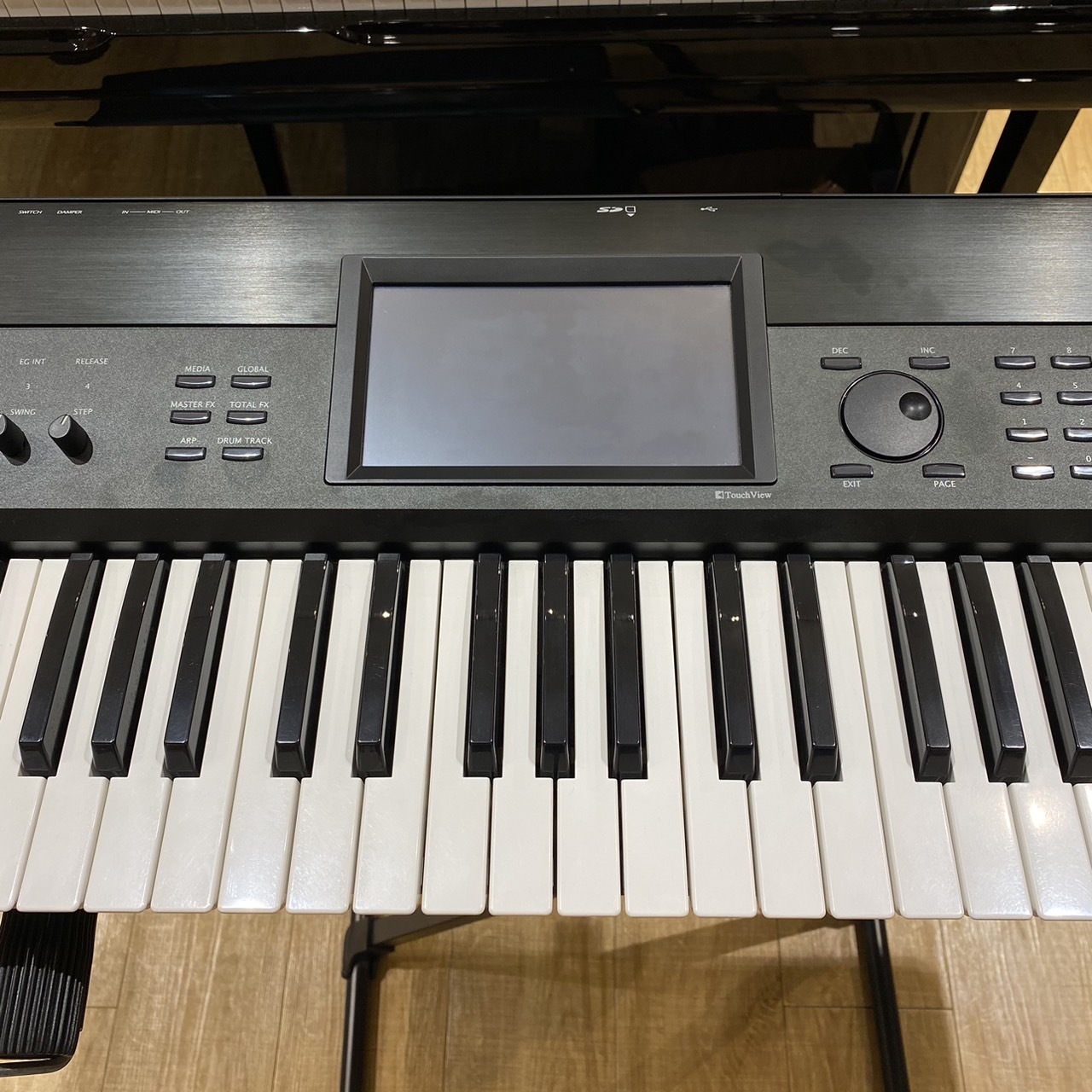 KORG KROME 73 73鍵キーボードシンセサイザー【現物画像】（中古/送料