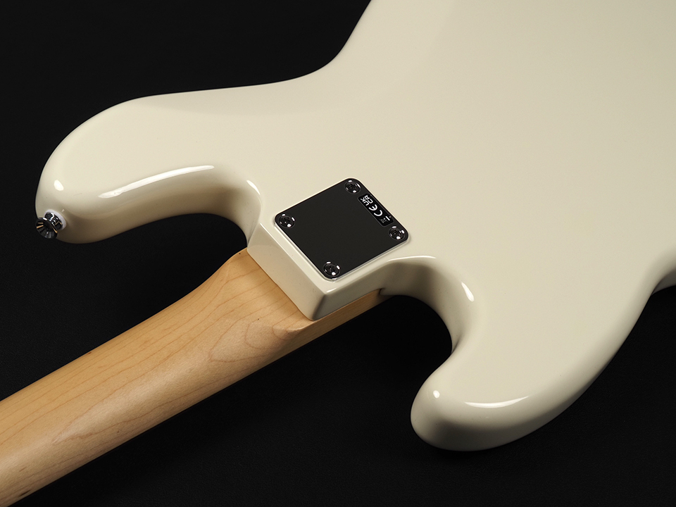 Fender Standard Jazz Bass Laurel Fingerboard White Pickguard