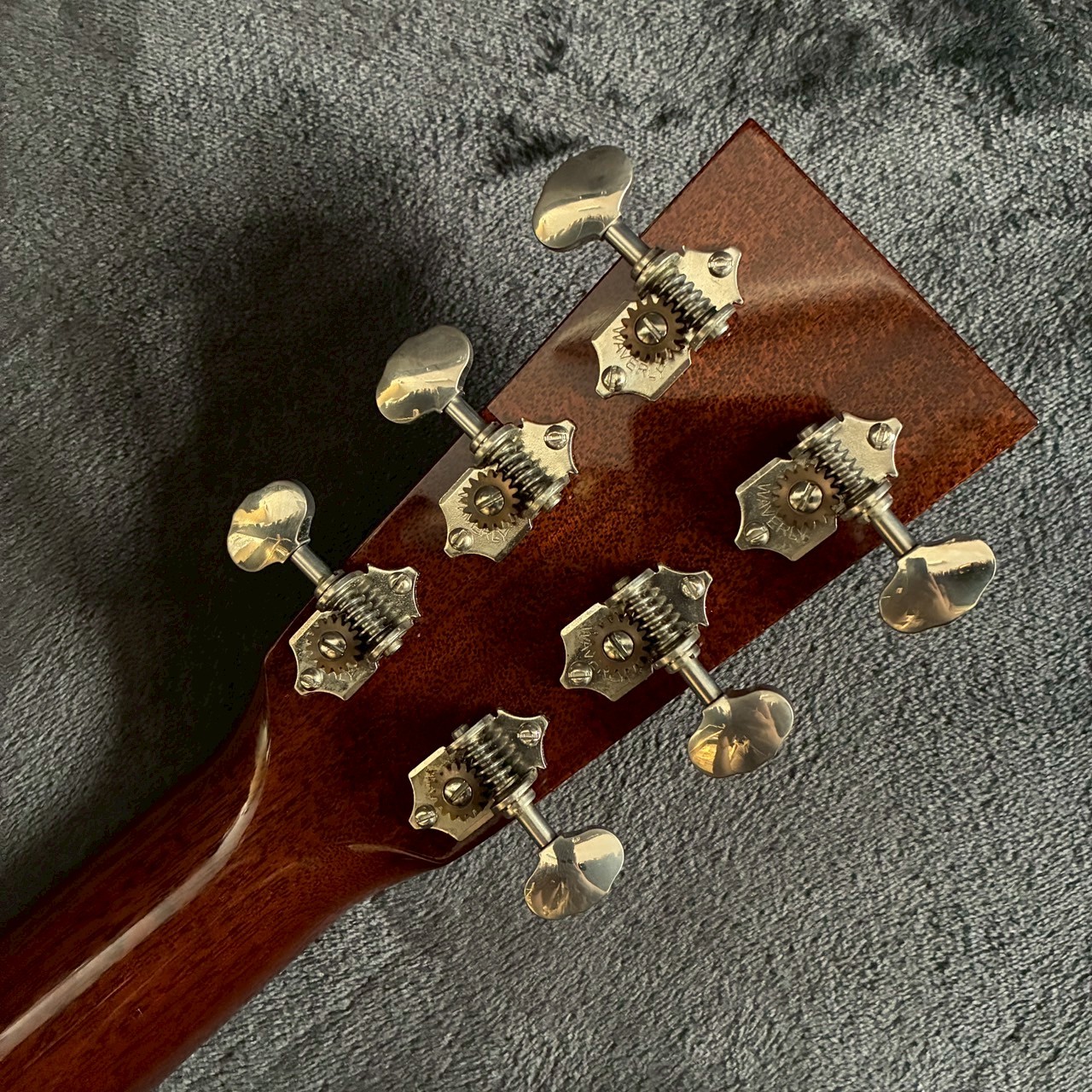 すぐ使えるヴィンテージ Morris MD-301N トップ単板 ハードケース付 すぐ使えるヴィンテージ Morris MD-301N トップ単板 ハード