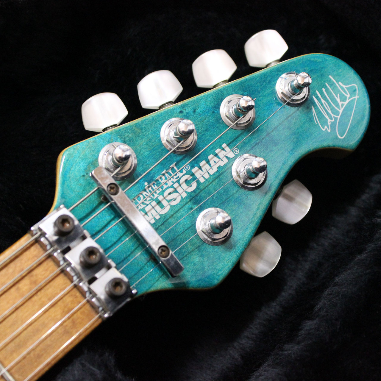 MUSIC MAN EVH Signature VAN HALEN BLUE TRANSLUCENT エディ・ヴァン・ヘイレン 1992年製 です。（中古）【楽器検索デジマート】