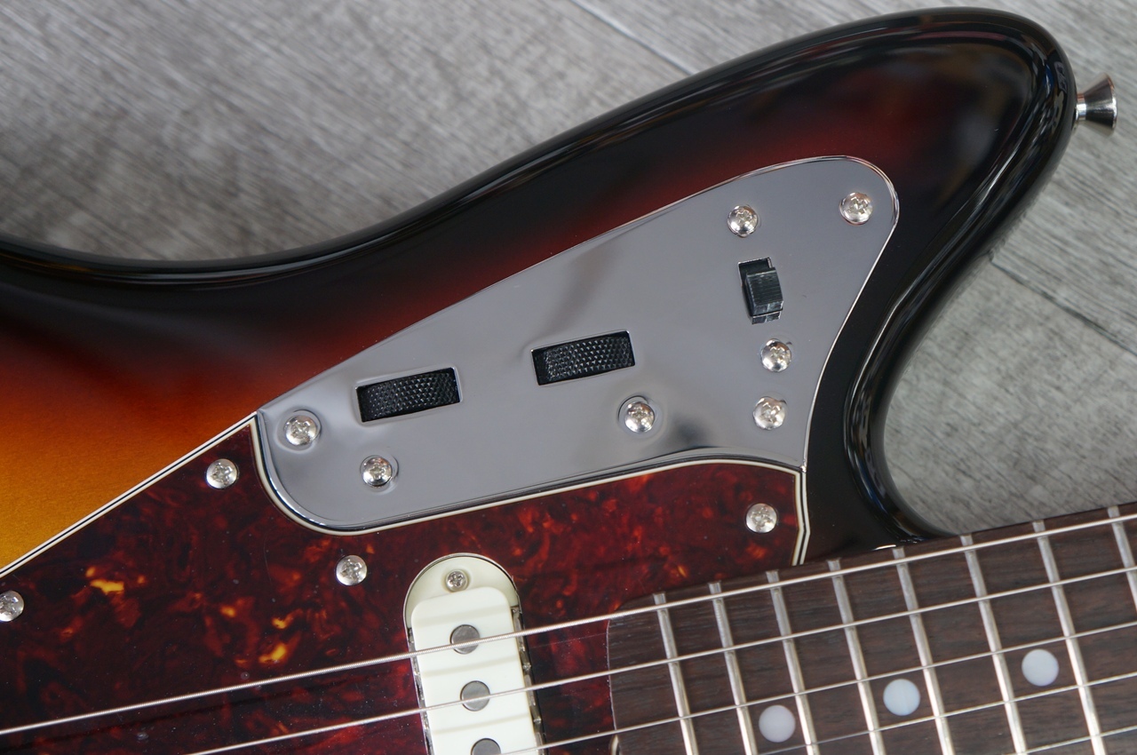 Fender Made in Japan Traditional 60s Jaguar (3-Color Sunburst