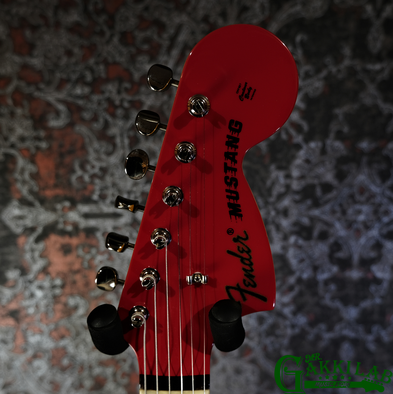 Fender Japan ムスタング キズ多め hqdefault.jpg