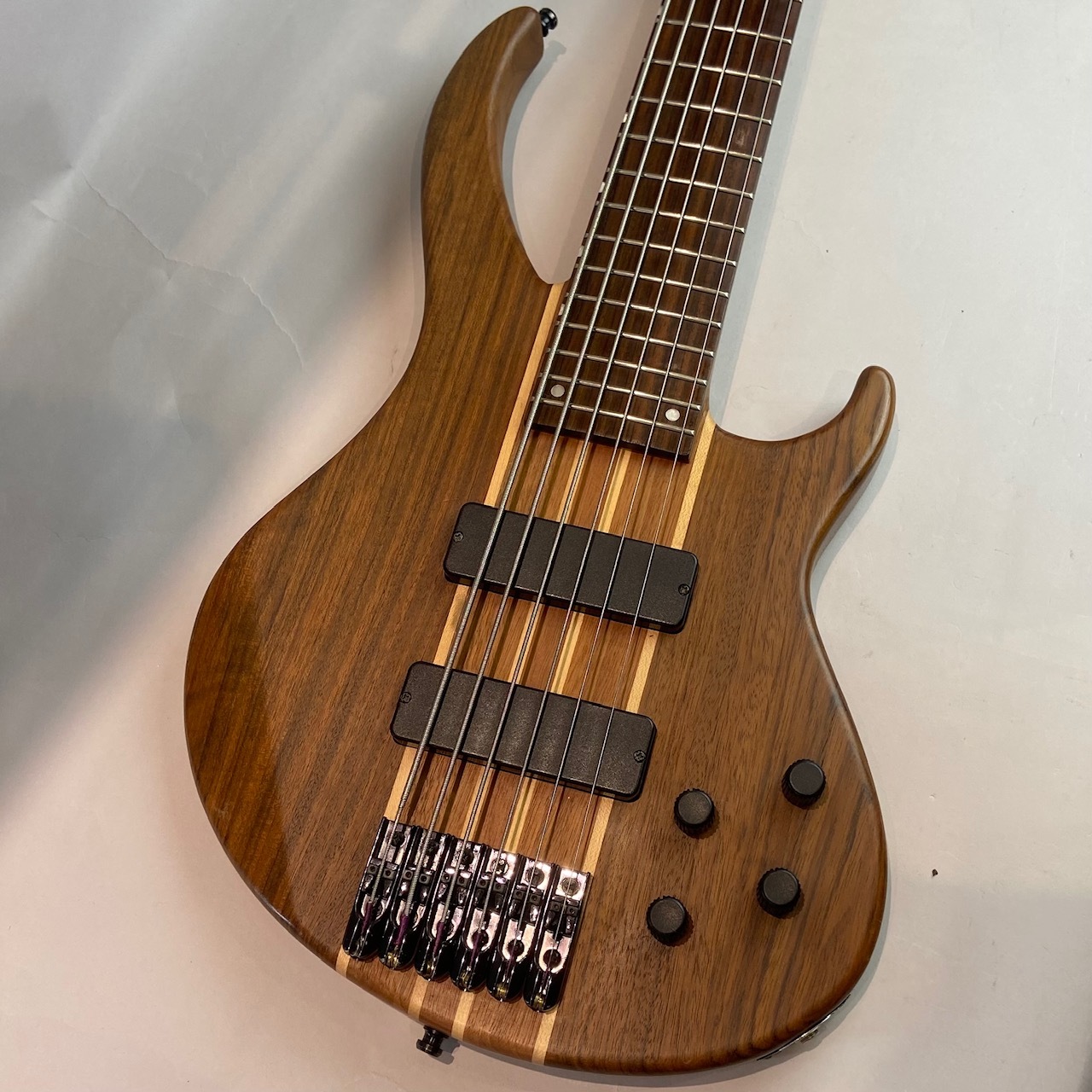 Peavey Grind NTB 6 6弦ベース