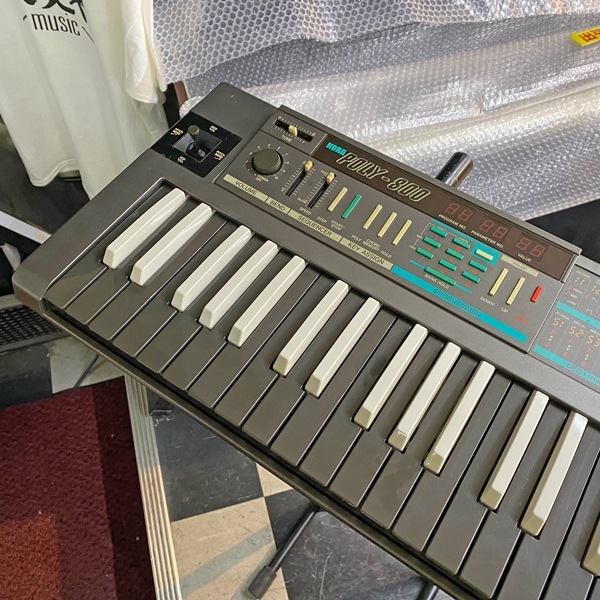 【ジャンク品】KORG POLY-800 シンセサイザー 49鍵 ジャンク】[中古] KORG Poly-800 49鍵ポリフォニック・アナログシンセ