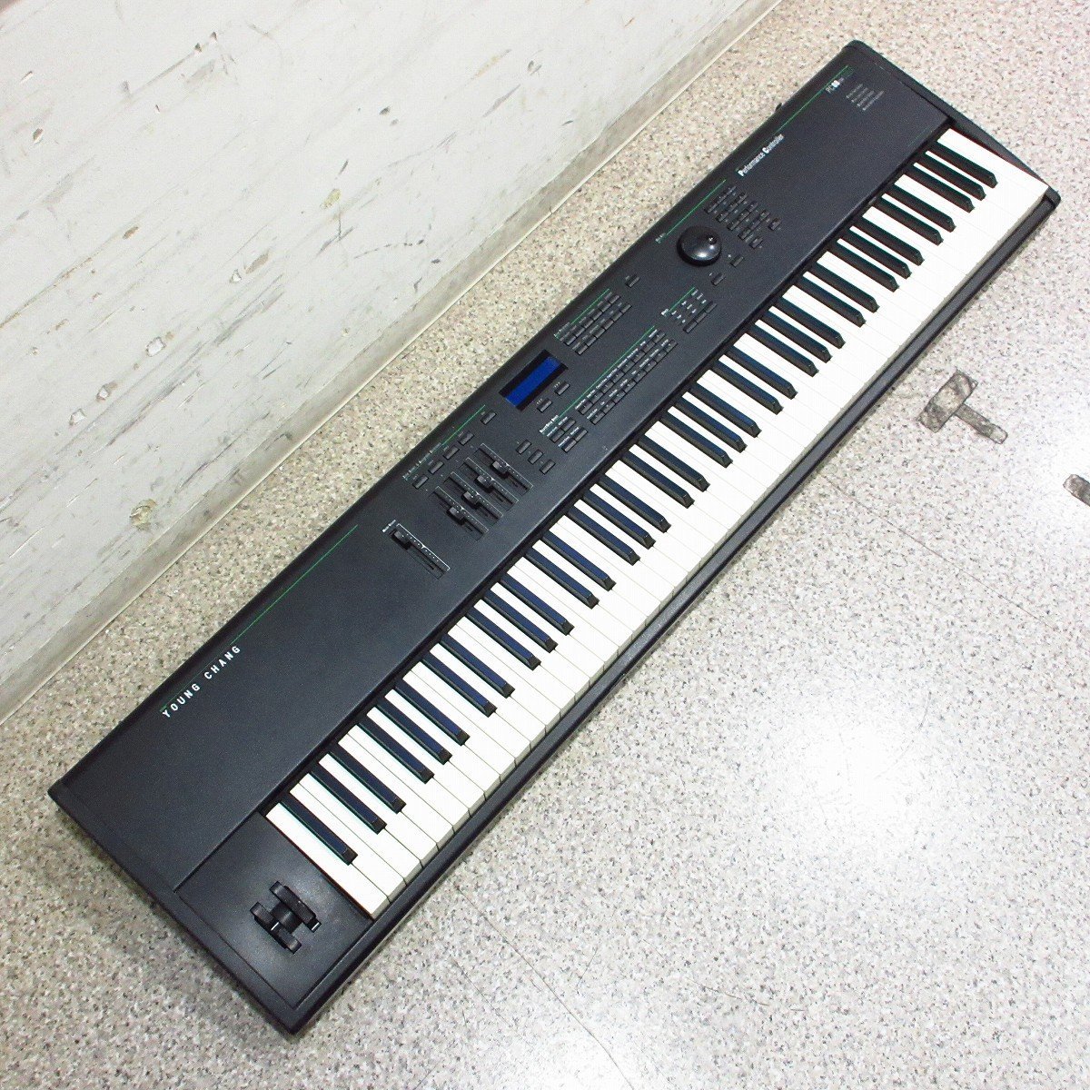鍵盤楽器 Kurzweil PC88 鍵盤楽器 Kurzweil PC88 Kurzweil PC88 Performance Controller 88-Key