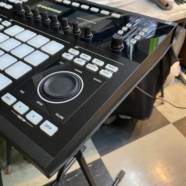 NATIVE INSTRUMENTS MASCHINE STUDIO BK（中古）【楽器検索デジマート】