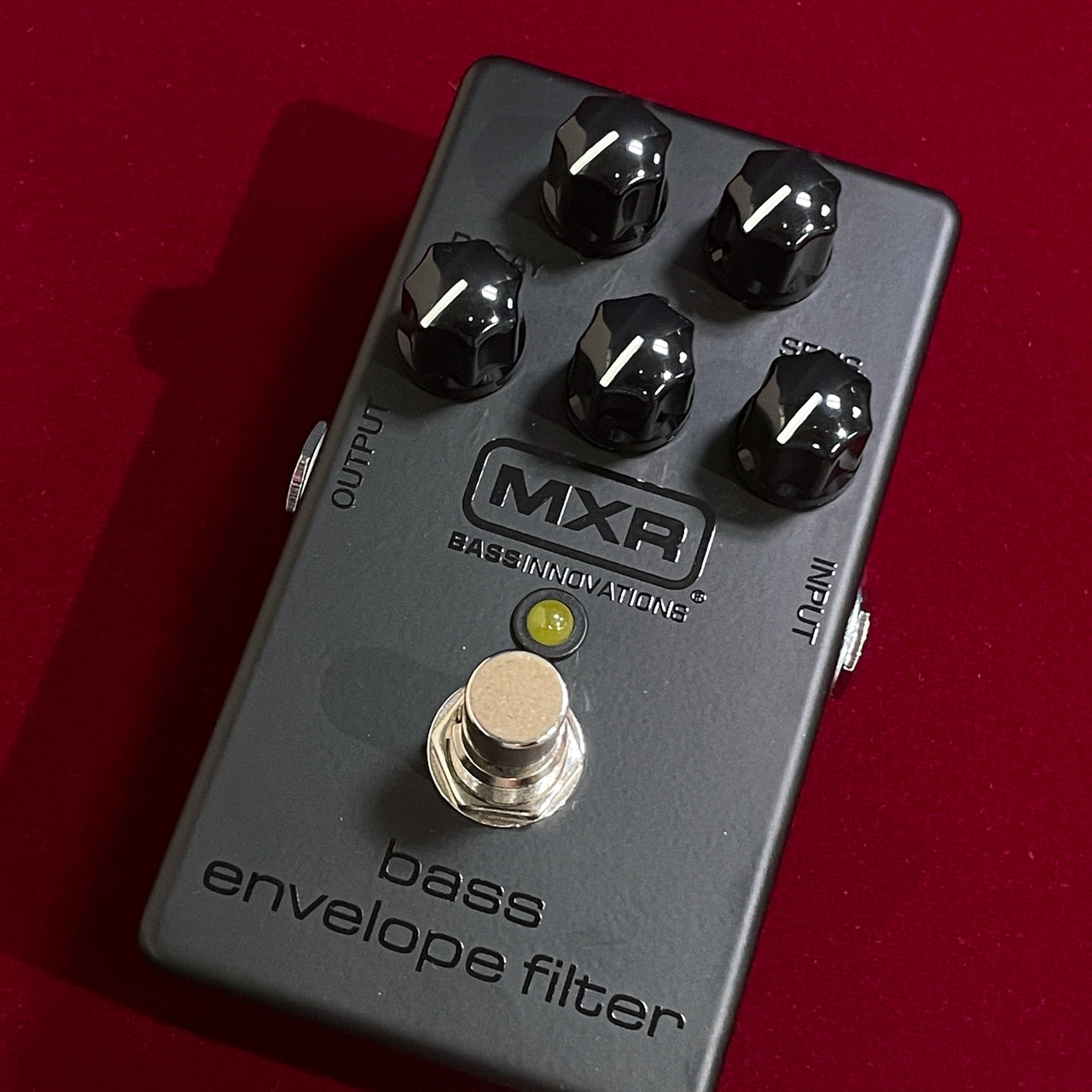 MXR M82B Blackout Series Bass Envelope Filter 【限定カラー