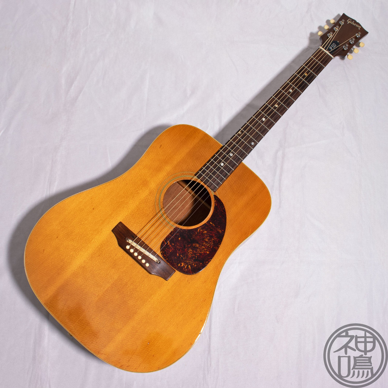 J-50モデル ラウンドショルダー Pearl パールTF-145 ヴィンテージ Gibson J-50 【1968年製/Square Shoulder/Natural/Natural Head Top
