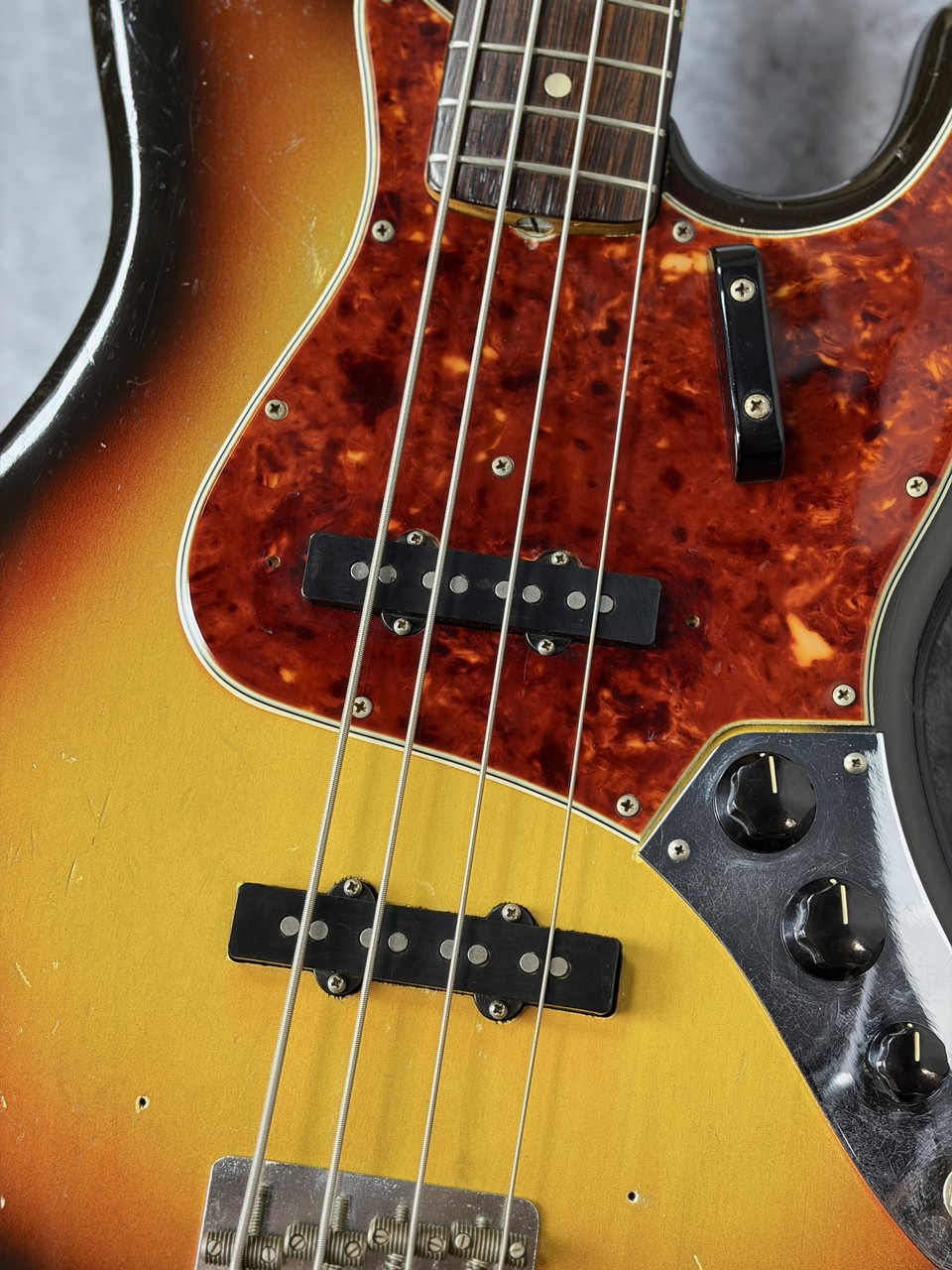 Fender 1965 Jazz Bass - Sunburst - 【3.94kg】（ビンテージ）【楽器