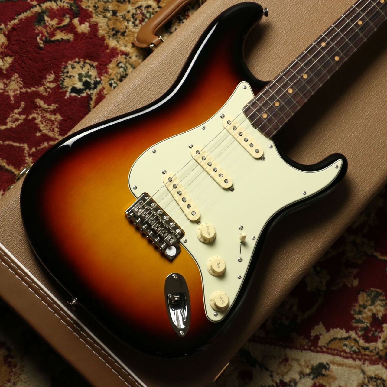 Fender Stratocaster アメリカンビンテージusaラッカー Fender （フェンダー）American Vintage II 1961 Stratocaster 3-Color