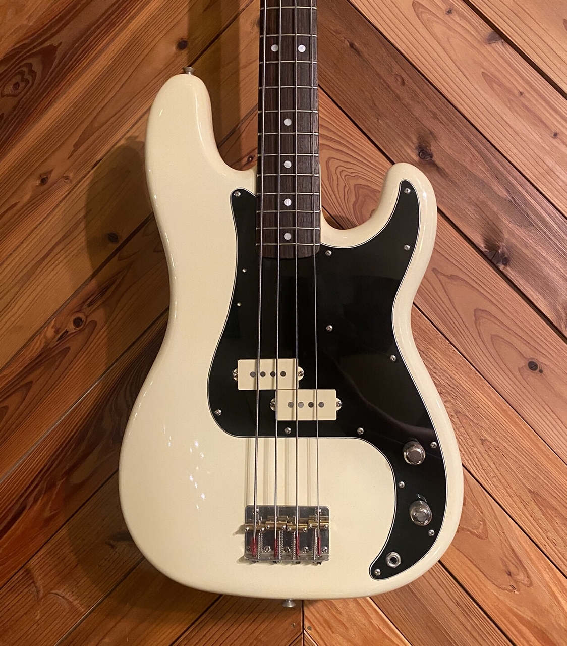 フェルナンデス エレキベース FPB-60 石ロゴ ハードケース付き ビンテージ フェルナンデス エレキベース FPB-60 石ロゴ ハードケース付き