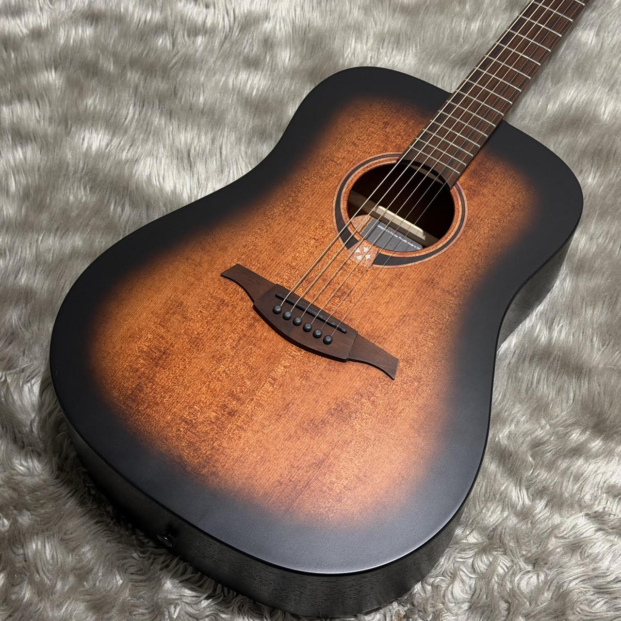 LAG T70D アコースティックギター 美品　ケース付 LAG T70D-B&B DREADNOUGHT アコースティックギター【アウトレット】（B