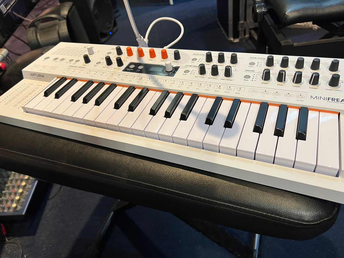 Arturia MiniFreak Vocoder アルゴリズム・シンセサイザー【店頭展示処分チョイキズ特価】【渋谷店】