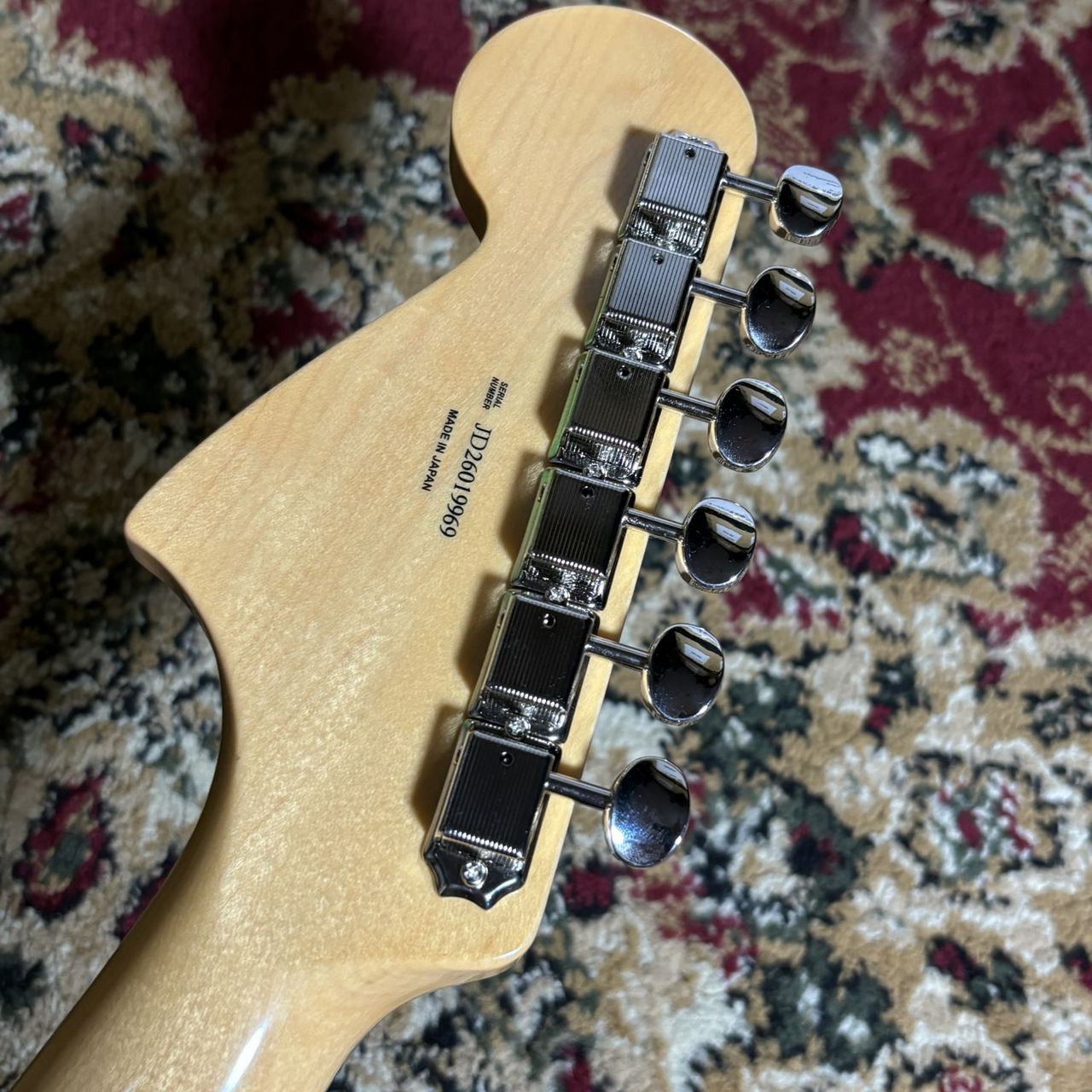 Fender Made in Japan Traditional 60s Jaguar Rosewood Fingerboard 3