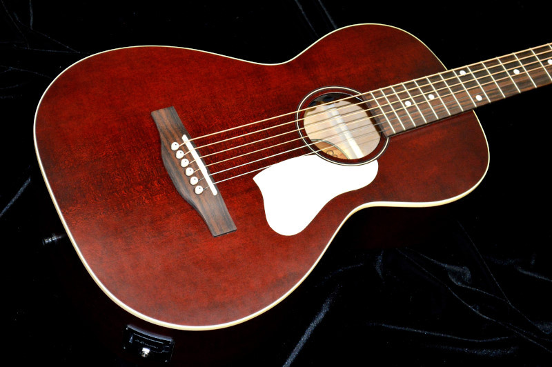 Art&Lutherie Roadhouse Tenessee Red A/E（新品特価）【楽器