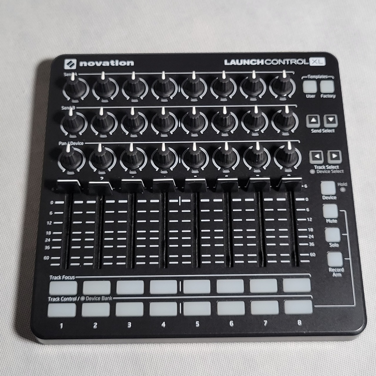 美品】Novation Launch CONTROL XL MK2 【保証たっぷり残】 dinkes