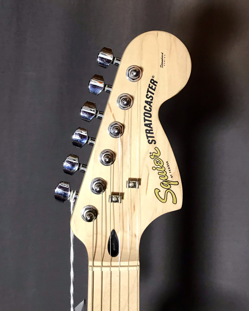 Squier by Fender STANDARD STRATOCASTER（新品）【楽器検索デジマート】